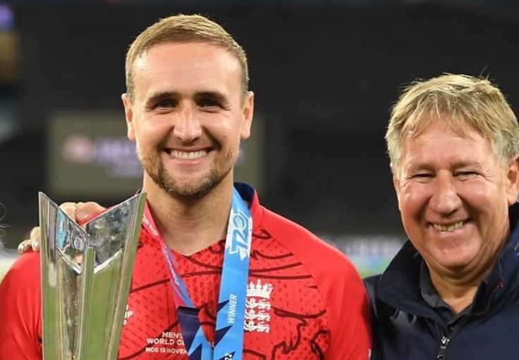 Liam Livingstone with his father Steve Livingstone after winning the ICC T20 World Cup 2022 in Australia. Source: @liaml4893/Instagram