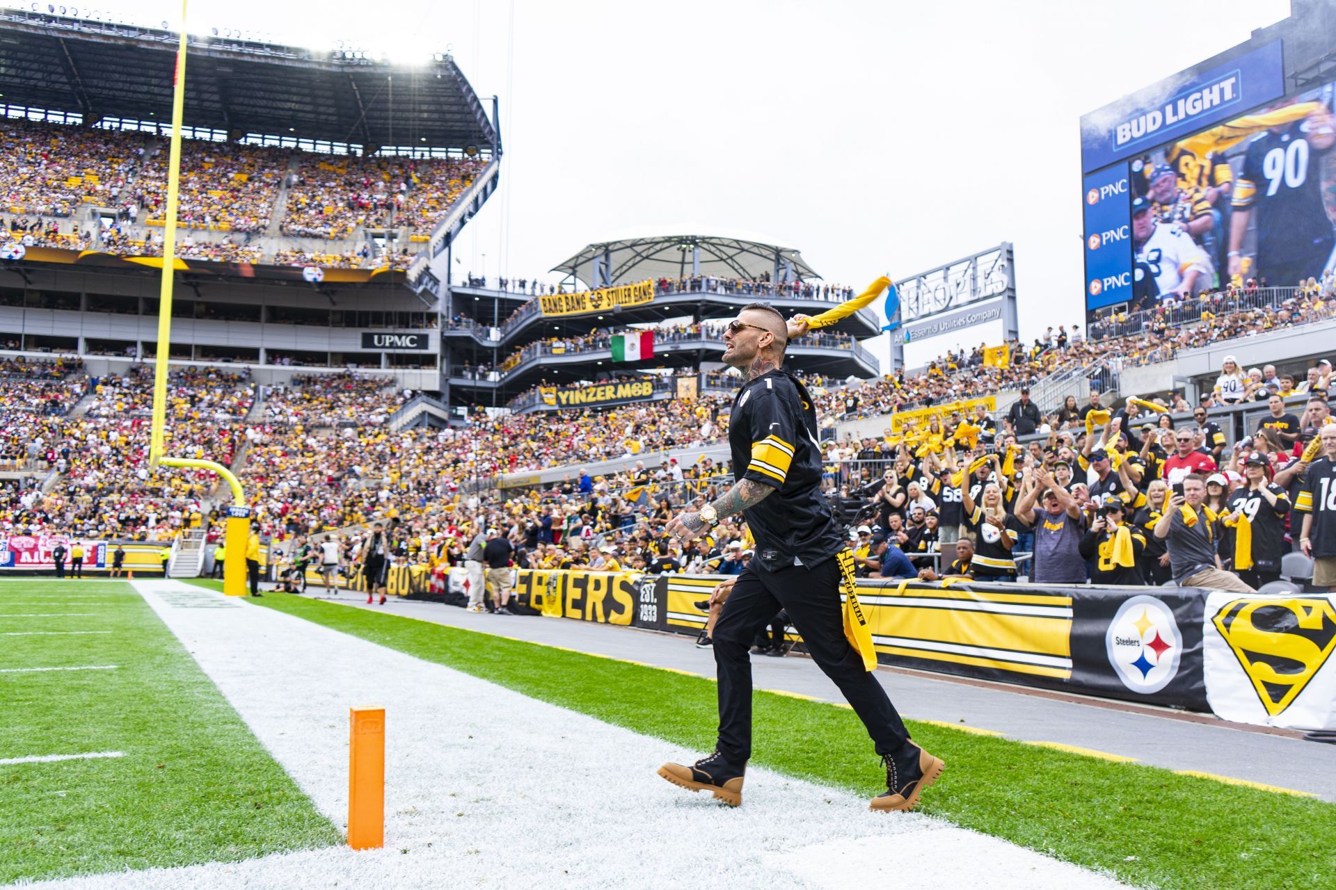 Graves at an NFL game - Source: Getty