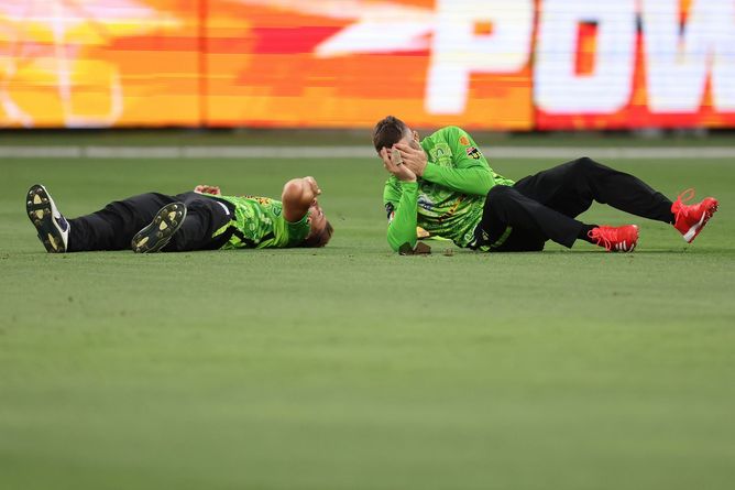 Cricket Australia issues update on Cameron Bancroft & Daniel Sams after nasty collision in BBL 2024-25