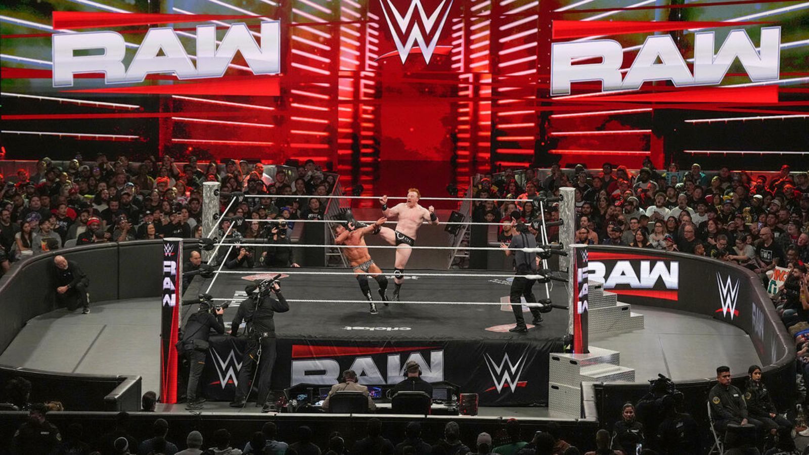 WWE RAW