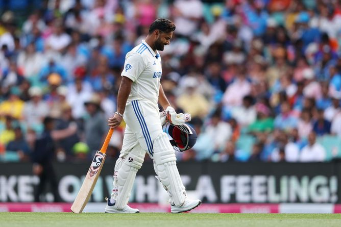 [Watch] Rishabh Pant goes for a big shot off Scott Boland and departs for 40 in BGT 2024-25 5th Test