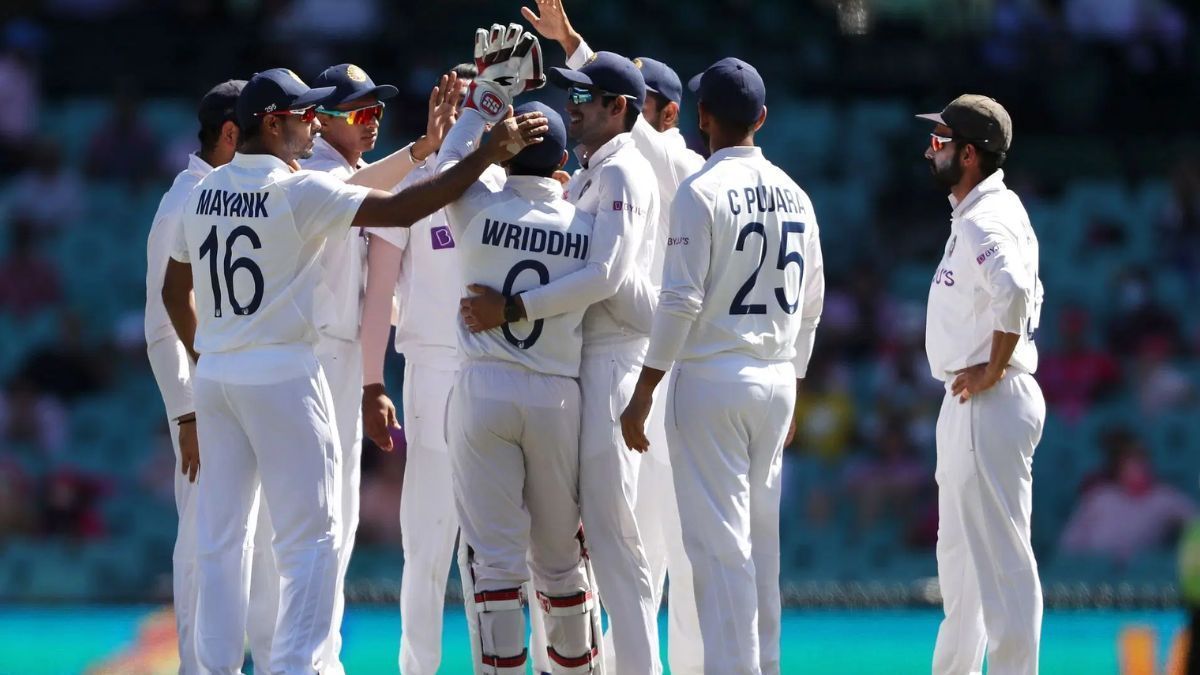 भारतीय टीम के साथ रिद्धीमान साहा (Photo Credit_Getty)