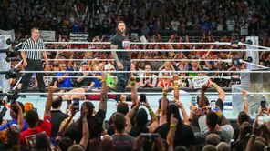 WWE के खूंखार रेसलर ने ट्राइबल कॉम्बैट मैच में Roman Reigns की हार का किया दावा, दी खतरनाक धमकी