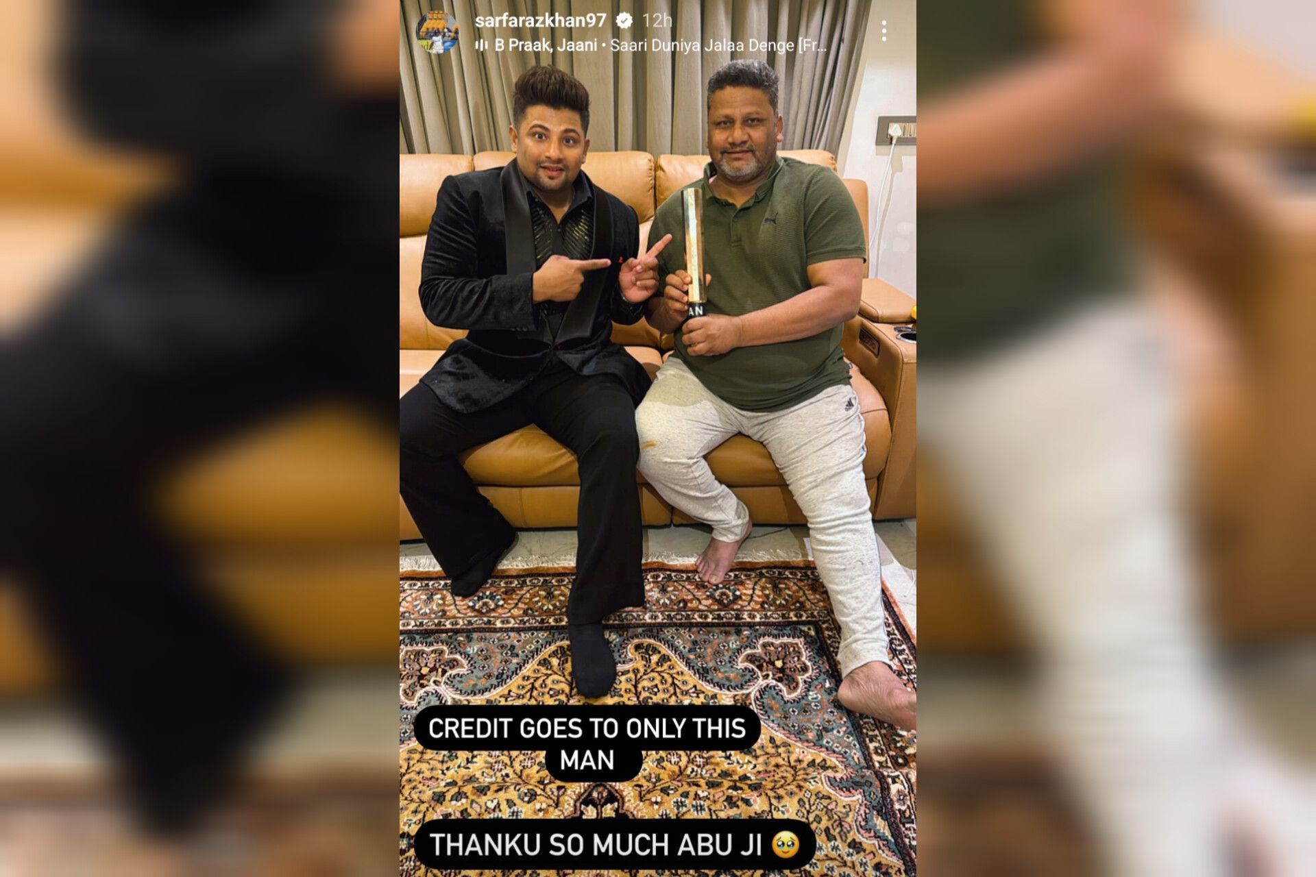 Sarfaraz Khan poses with his father after winning Best International Debut at the Naman Awards (Image via Instagram-@sarfarazkhan97)