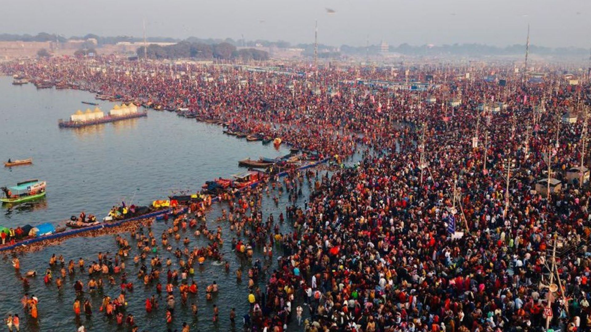 Triveni Sangam filled with devotees during the Mahakumbh 2025 (Image Credits: Mahakumbh/X)