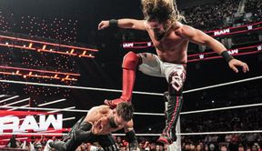 WWE Raw में हुई बड़ी गलती पर फैंस का फूटा गुस्सा, हुई कड़ी आलोचना; आई प्रतिक्रियाओं की बाढ़
