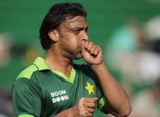 “What a lovely character with an inspiring story” - Shoaib Akhtar meets Indian Internet sensation during ILT20 2025 [Watch]