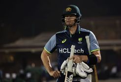 Steve Smith stuns teammates with a ‘magical bat’ ahead of AUS vs ENG 2025 Champions Trophy match [Watch]
