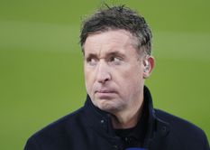 “He doesn’t think about the game enough” - Robbie Fowler slams Liverpool star for ‘bad’ moment in 2-2 draw vs Aston Villa