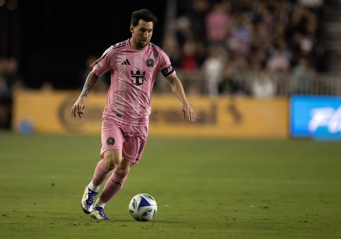 “You’re a coward” - Lipreader decodes what Lionel Messi allegedly told referee during heated exchange in MLS opener vs NYCFC