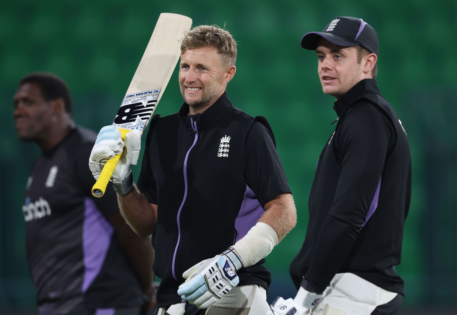 Joe Root with Jamie Smith (Image Credits: Getty)