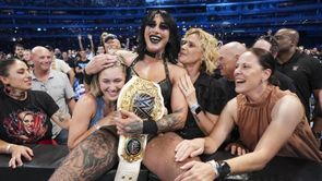 "आपसे जलन हो रही है" - Rhea Ripley ने किया ताकत का प्रदर्शन, WWE फैन ने दी दिलचस्प प्रतिक्रिया