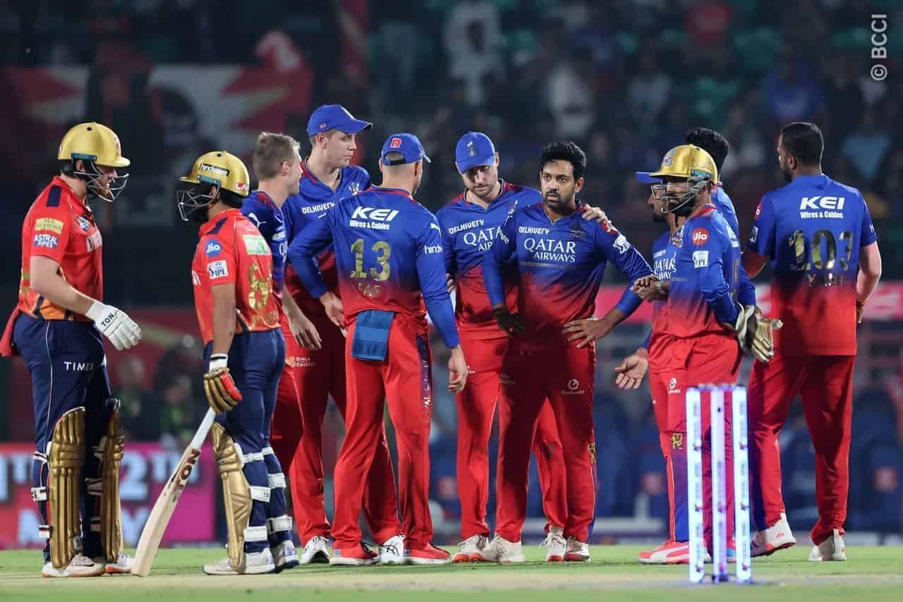 RCB players in action during IPL 2024 clash vs PBKS. (Image: iplt20.com)