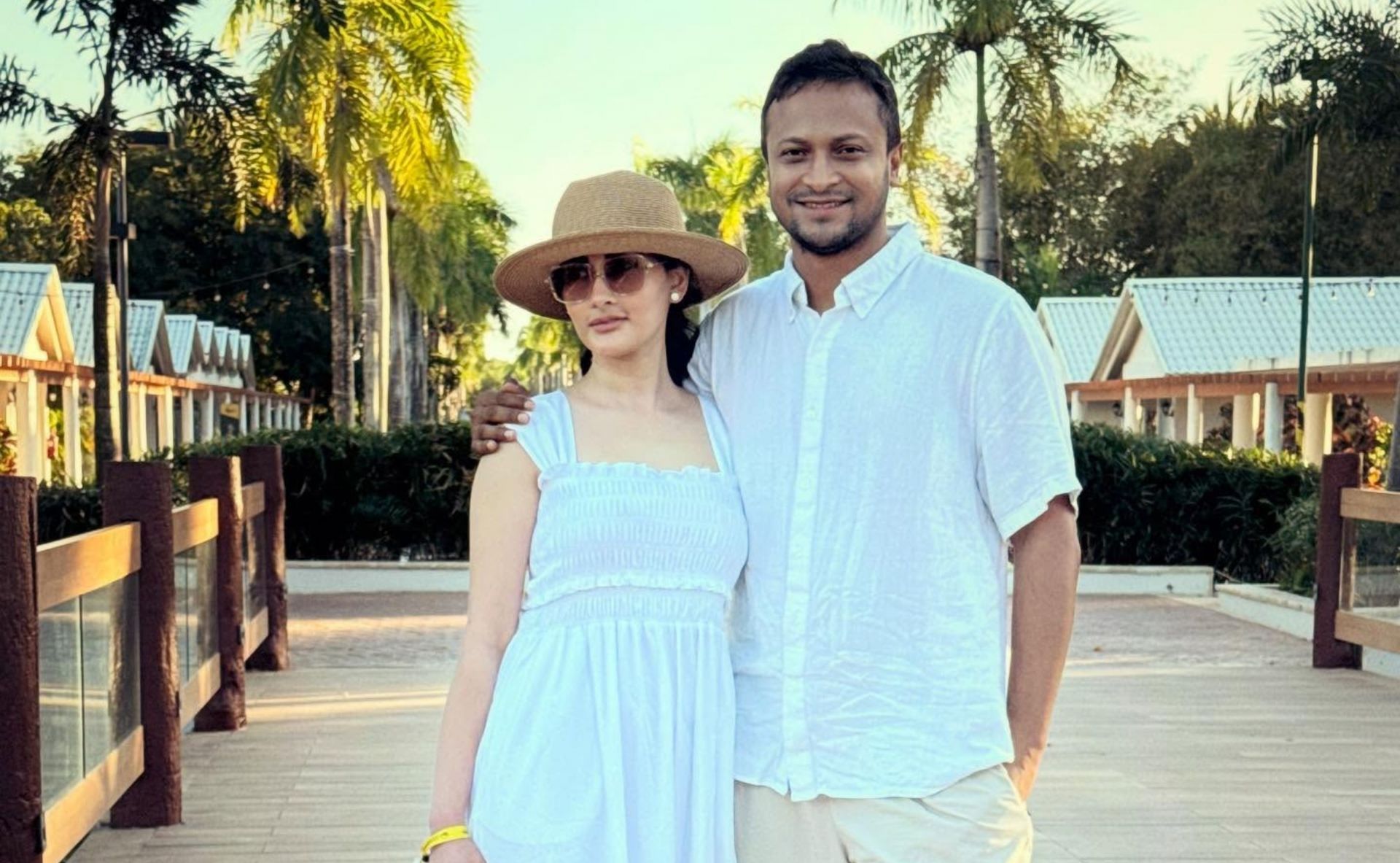 Shakib Al Hasan with his wife at a beach. (Image: Sakib Ummey Al Hasan/Facebook)