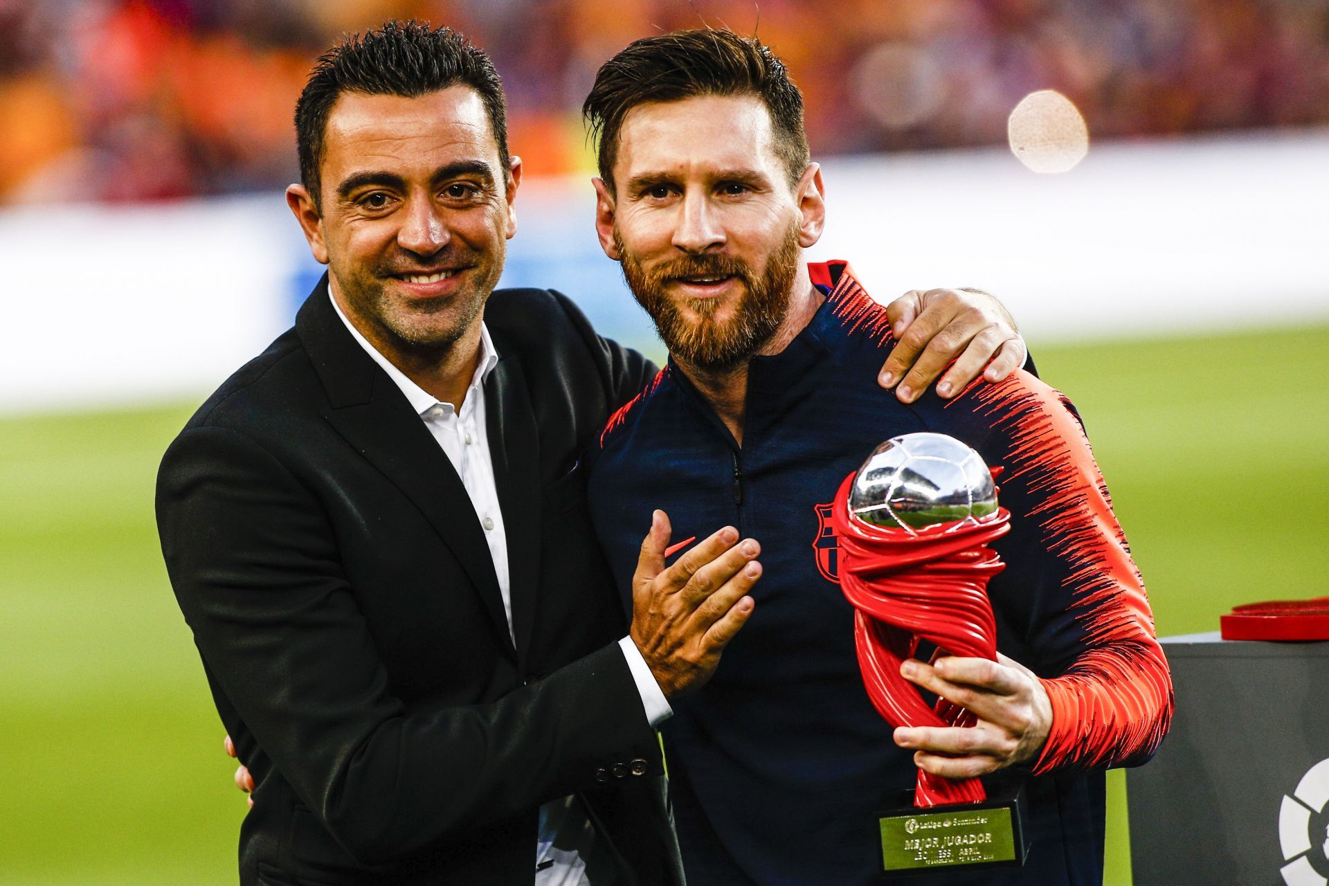 Xavi and Messi (L to R) - Source: Getty