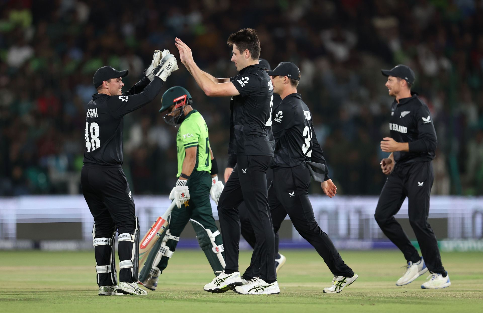 Pakistan found the going tough in their run-chase against New Zealand [Credit: Getty]