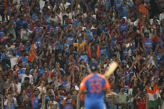 Hardik Pandya poses with the ground staff of Pune stadium after IND vs ENG 2025 4th T20I [In Picture]