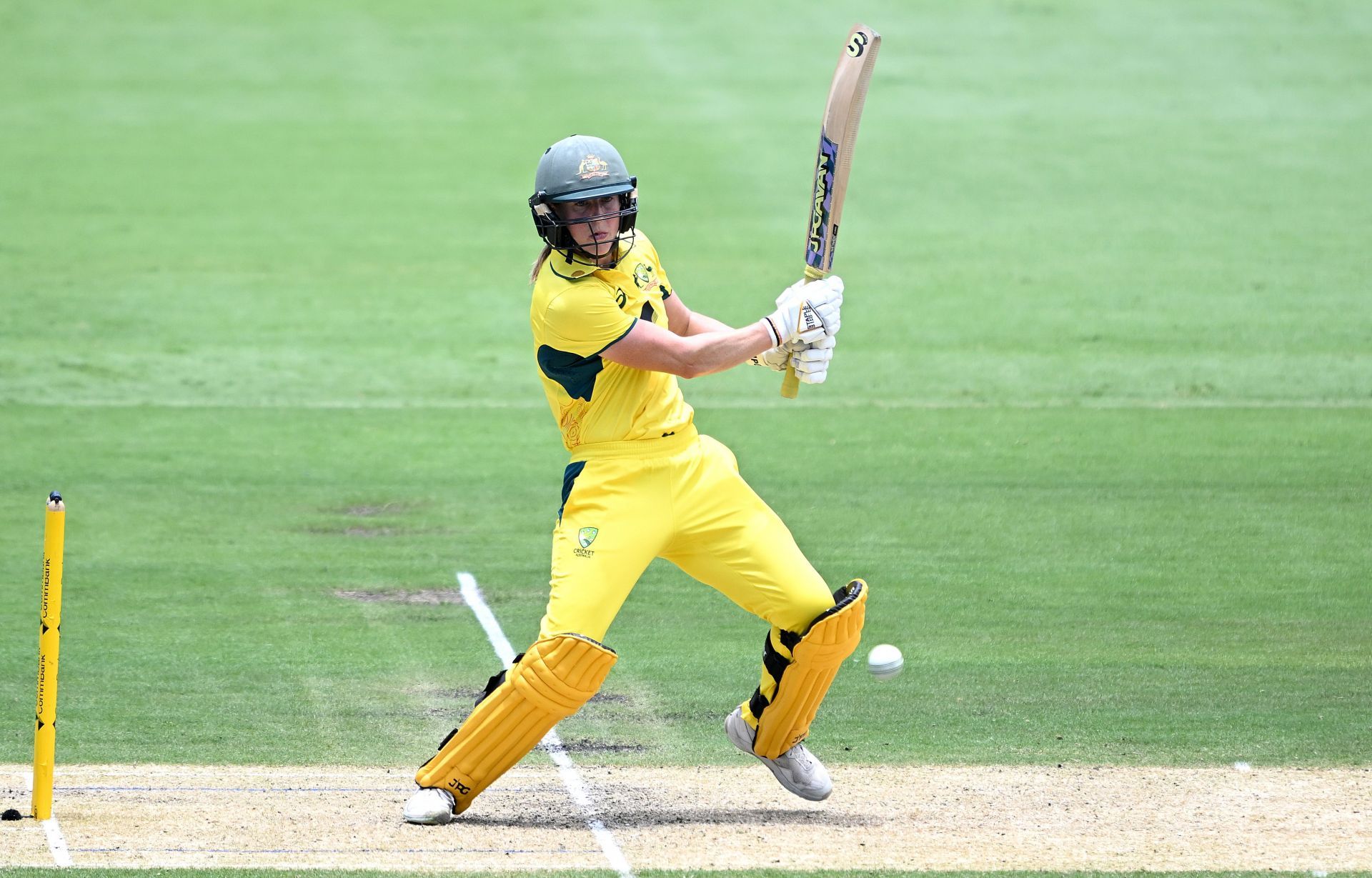 Ellyse Perry is one of the greatest all-rounders (source: Getty)