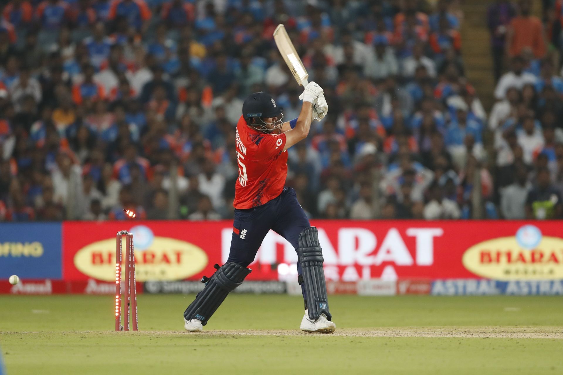 England threw away an advantageous situation during the run-chase in Pune [Credit: Getty]