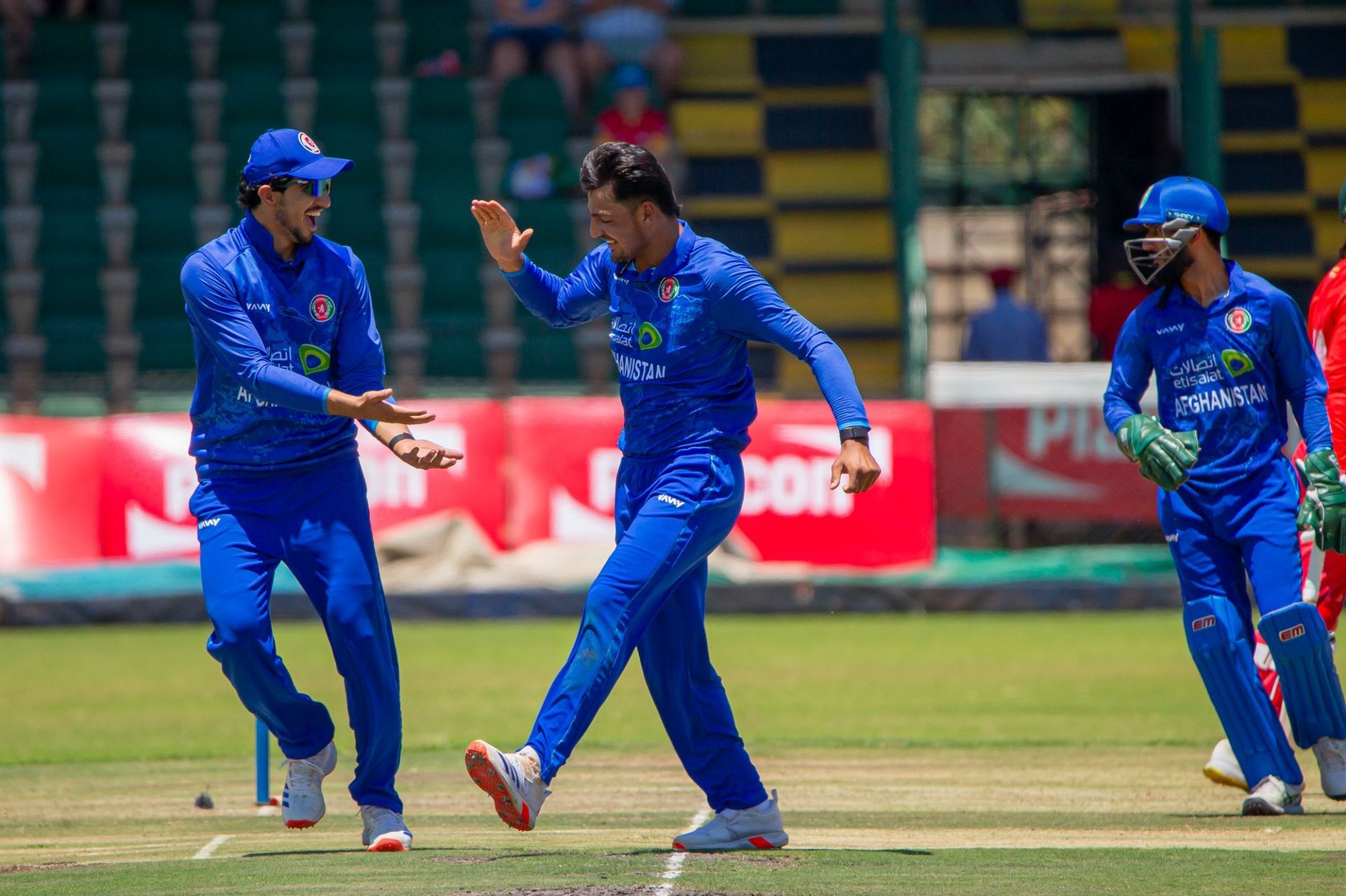 एक खिलाड़ी की चोट ने दो टीमों को दिया झटका (photo credit- X/@ACBofficials)