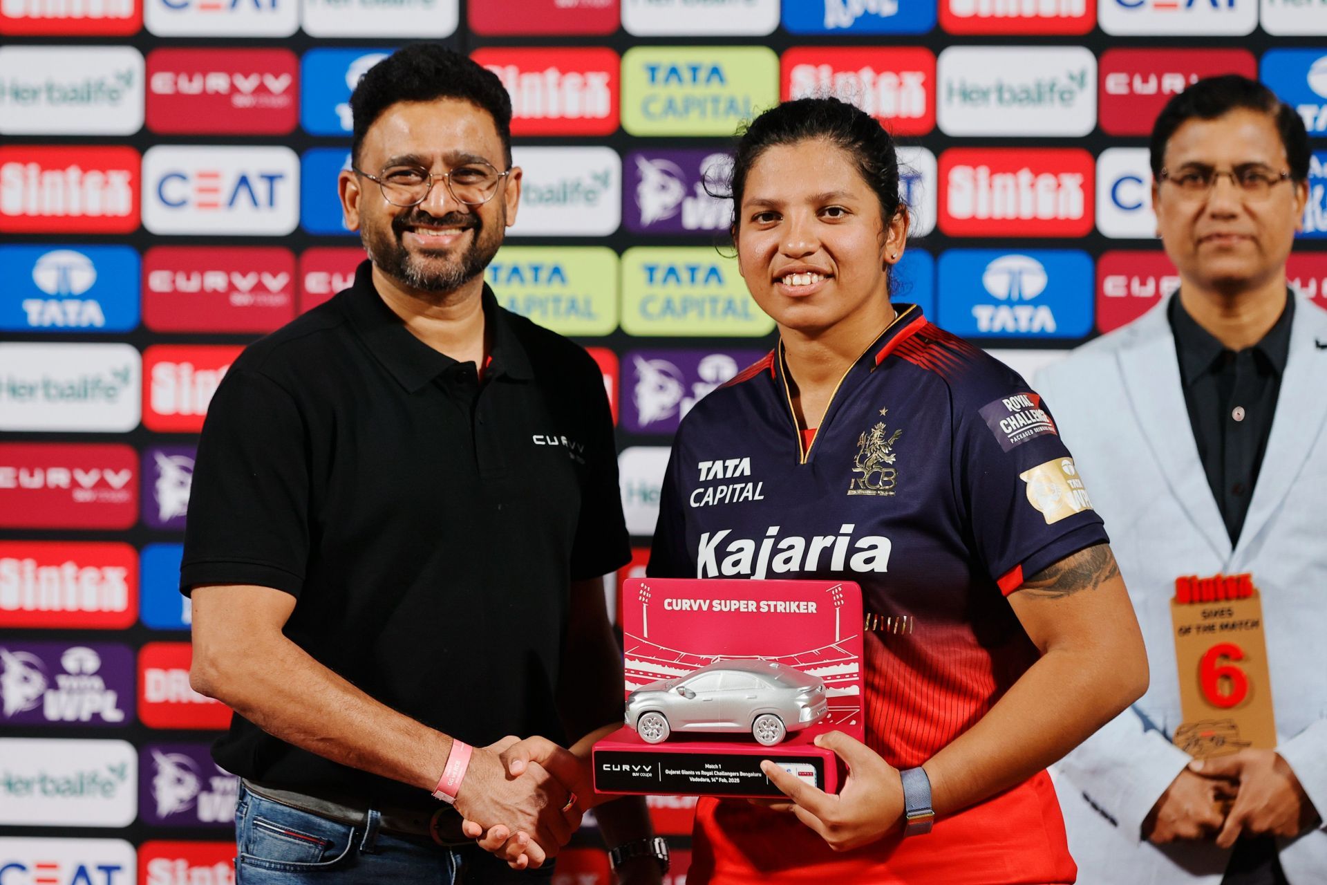 Richa Ghosh during the presentation ceremony of the WPL 2025 opening clash. (Image: @wplt20/X)