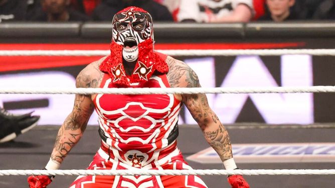 34-year-old WWE star breaks silence after giving Penta his first loss on RAW