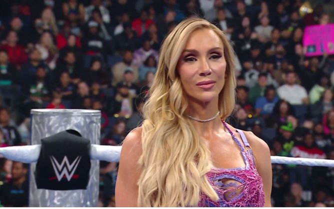 Top star returns 1,595 days after last SmackDown match during Charlotte Flair segment