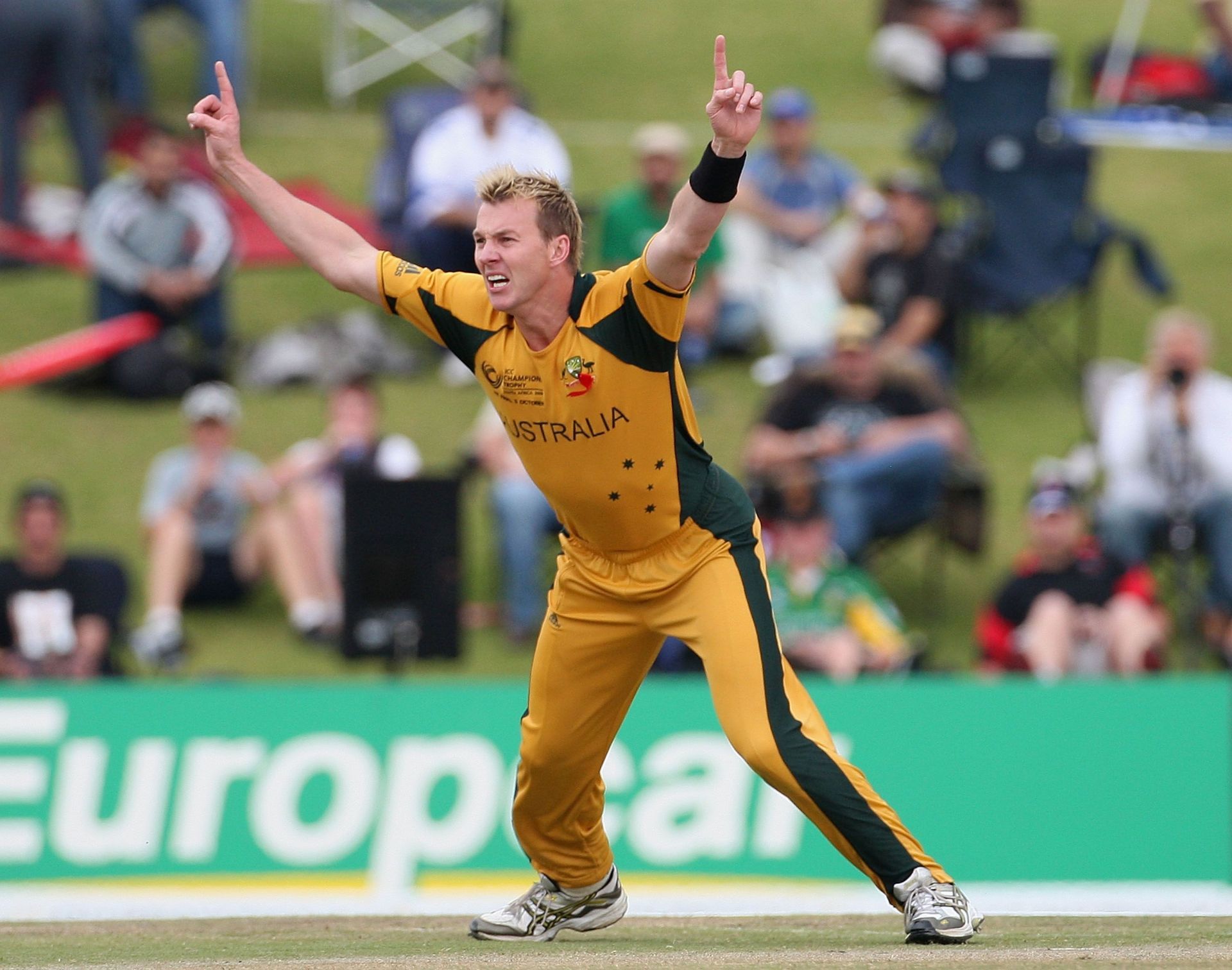 Brett Lee appeals for a wicket in a CT match. Source: Getty