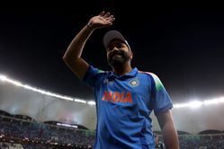 Former Indian head coach presents Best Fielder medal after IND vs AUS 2025 Champions Trophy semifinal [Watch]