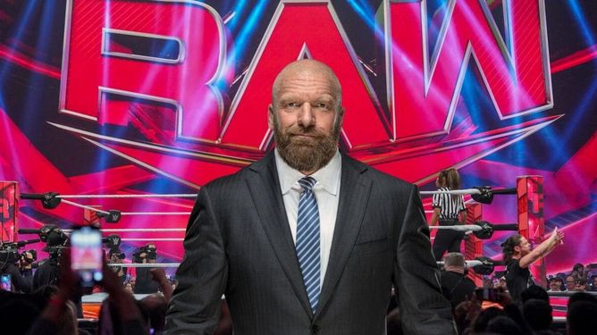 WWE legend confirms he is returning to RAW