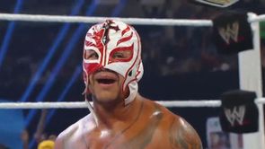 350-pound WWE star takes massive shot at former champion after controversial win over Rey Mysterio on RAW
