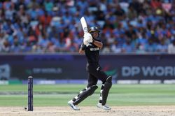 Shreyas Iyer drops Rachin Ravindra on 29 in the deep during IND vs NZ 2025 Champions Trophy Final [Watch]