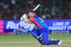 David Warner dances with famous Tollywood actress at Robinhood movie event [Watch]