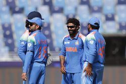 Umpire instructs Ravindra Jadeja to remove tape from his bowling hand during IND vs AUS 2025 Champions Trophy semifinal [Watch]
