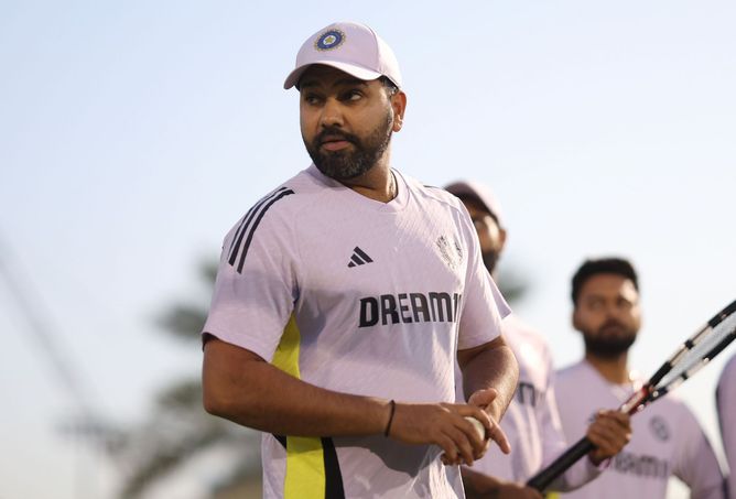 Rohit Sharma waves to fans from team bus ahead of 2025 Champions Trophy final [Watch]