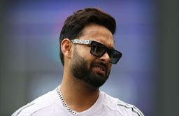 "Best time to work on yourself brother"- Rishabh Pant posts heartfelt message for injured LSG pacer
