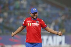 IPL 2025: Predicting 3 players who could pick up the most wickets in today’s DC vs LSG match ft. Kuldeep Yadav