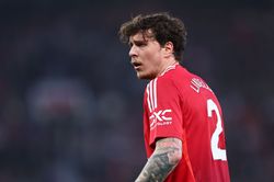 Manchester United star Victor Lindelof speaks about a possible return to former club amid transfer rumors