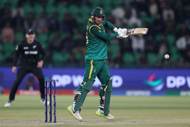 Mitchell Santner removes Heinrich Klaasen cheaply in NZ vs SA 2025 Champions Trophy semifinal [Watch]