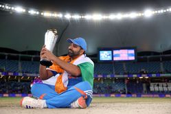 "Aye aye"- Rohit Sharma stops reporters from clicking family photos at Mumbai airport after returning from Maldives vacation ahead of IPL 2025 [Watch]