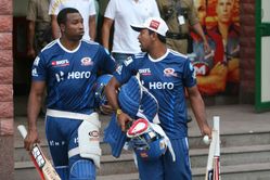 When Kieron Pollard dropped three consecutive catches of Michael Hussey in MI vs CSK match [Watch]