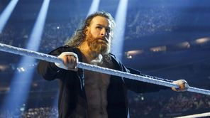 Sami Zayn spotted on a double date with a popular star amid WWE absence