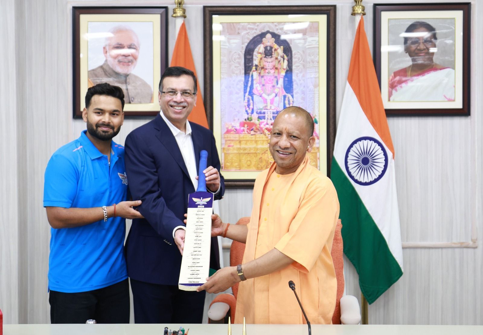 The LSG contingent paid a visit to UP CM Yogi Adityanath. [@LucknowIPL on X]