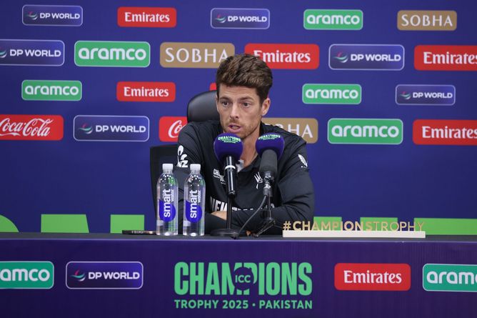 "He puts fear in bowlers" - Mitchell Santner on Team India star after 2025 Champions Trophy final