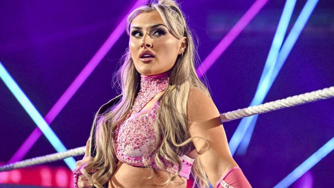 "Hey, you're going to that spot too much" - Tiffany Stratton gets criticism from WWE veteran after SmackDown encounter (Exclusive)