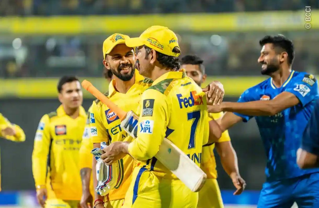 Ruturaj Gaikwad and MS Dhoni after the CSK vs MI match [IPLT20]