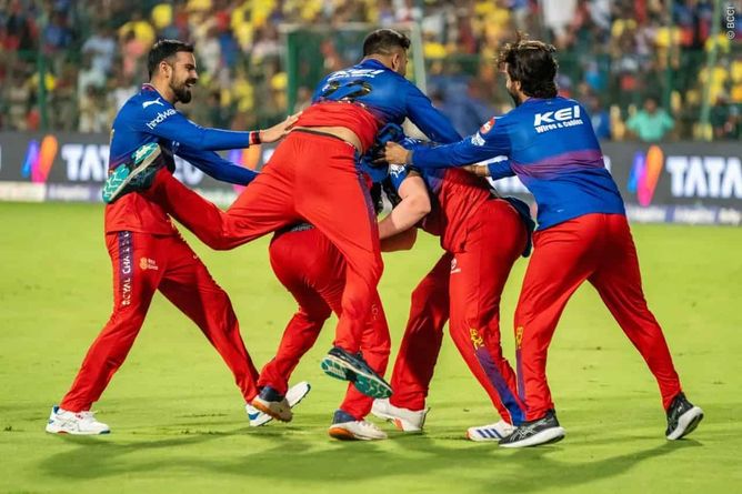 Royal Challengers Bengaluru's ₹11 crore signing sends ball out of M Chinnaswamy Stadium for 6 at RCB Unbox 2025 [Watch]