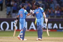 Virat Kohli laughs at KL Rahul coming on stage wearing pads after 2025 Champions Trophy final [Watch]