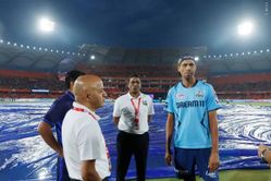 "Kya sir, baat kya hoti hai media me batao"- Ashish Nehra says he has no idea about media hype for Gujarat Titans star ahead of IPL 2025