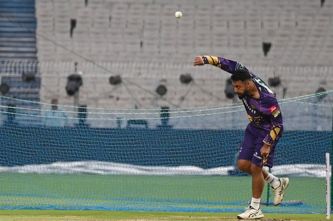 IPL 2025: Predicting 3 players who could pick up the most wickets in today’s KKR vs RCB match ft. Varun Chakaravarthy